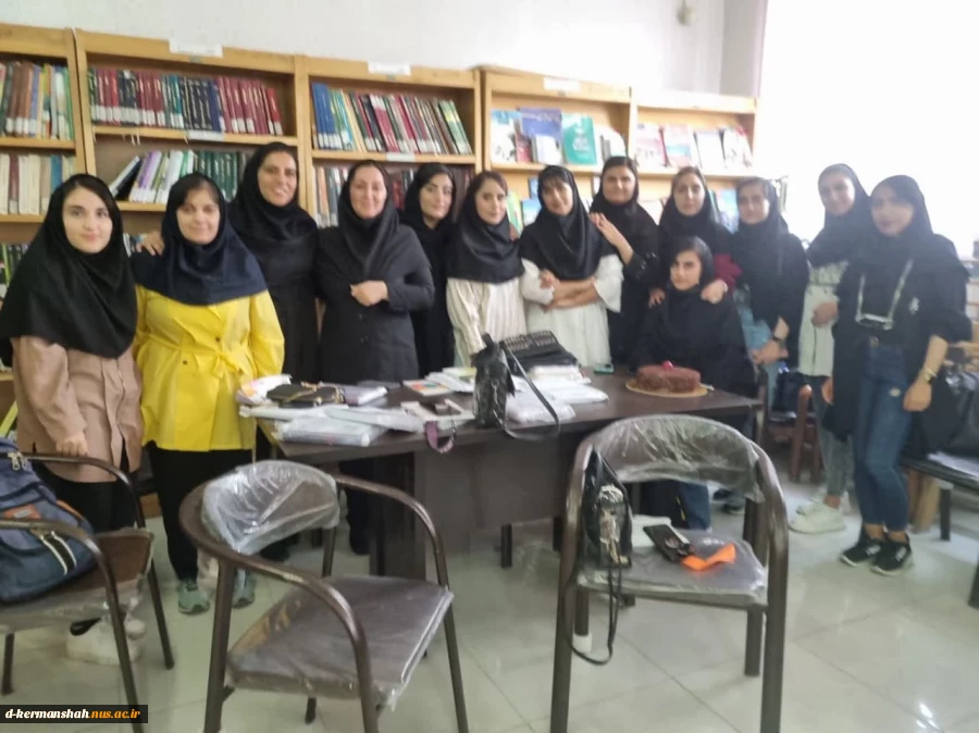 اهدا کتاب عضو هیات علمی  دانشکده فنی و حرفه ای دختران کرمانشاه  سر کار خانم ندا پور جعفری