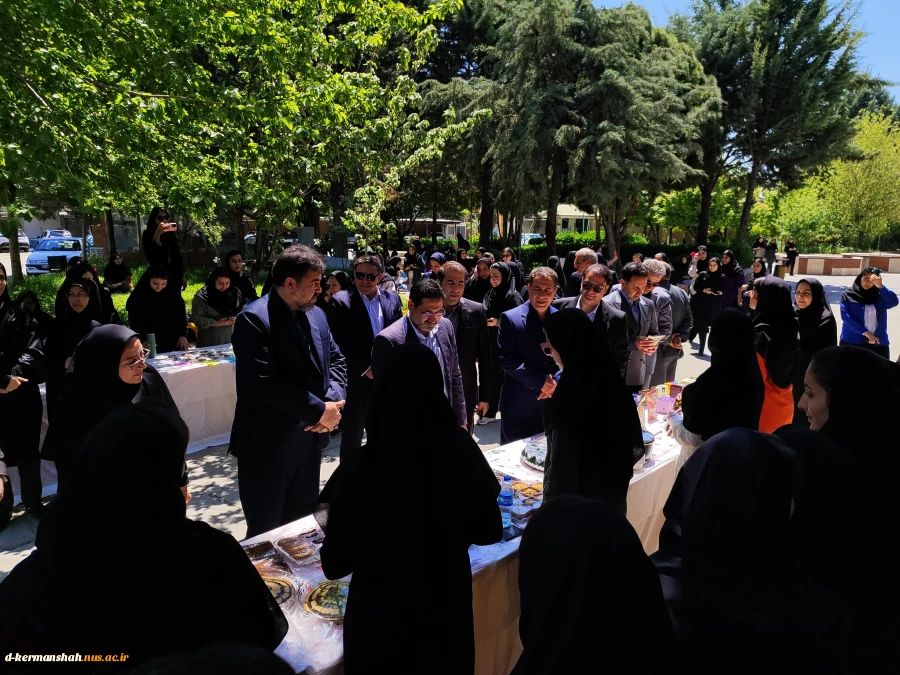 به مناسبت روز ملی نان و گندم،  بازارچه دانشجویی مواد غذایی به همت معاونت فرهنگی-دانشجویی و  واحد کارآفرینی و ارتباط با صنعت دانشگاه ملی مهارت واحد دختران کرمانشاه برگزار شد 2