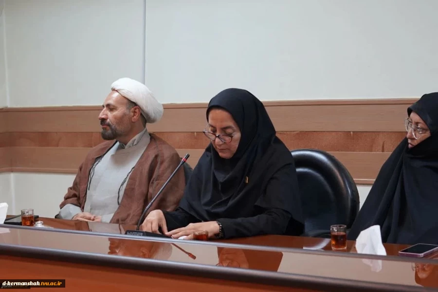 حضور کارکنان و اساتید دانشگاه ملی مهارت واحد استان کرمانشاه در بیت نماینده ولی فقیه و امام جمعه کرمانشاه 4