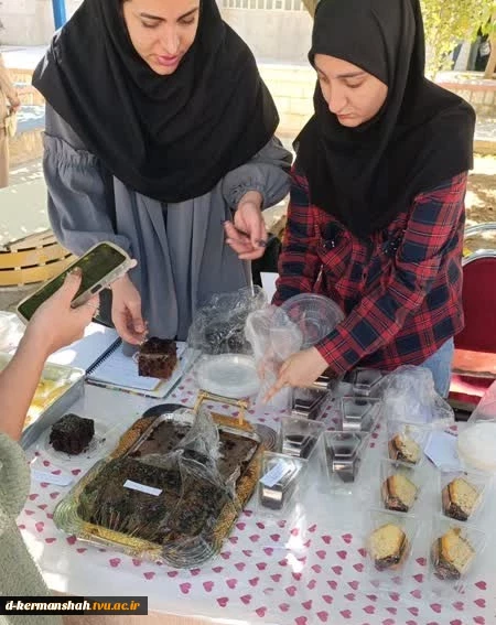 برگزاری بازارچه دانشجویی به مناسبت روز جهانی غذا در آموزشکده ملی مهارت دختران کرمانشاه 3