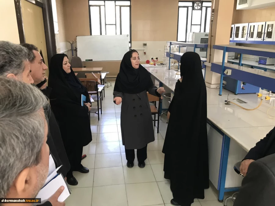 بازدید جمعی از مسئولین سازمان مرکزی ازدانشگاه ملی مهارت واحد دختران کرمانشاه 8