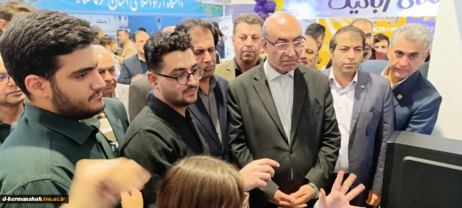 غرفه دانشگاه ملی مهارت واحد استان کرمانشاه در بیست و پنجمین نمایشگاه هفته پژوهش و فناوری 3